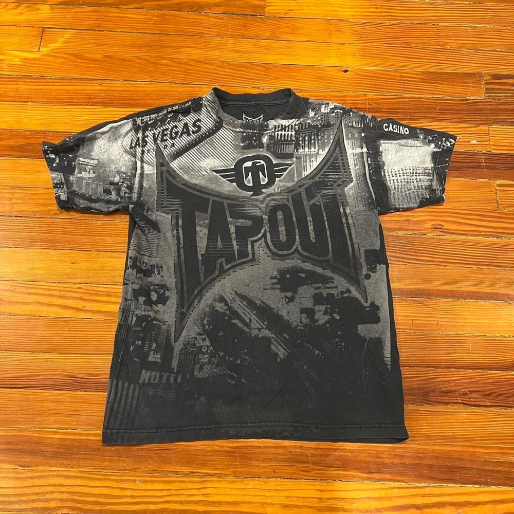 Y2K 2000s all over print Las Vegas tapout graphic t-shirt size M